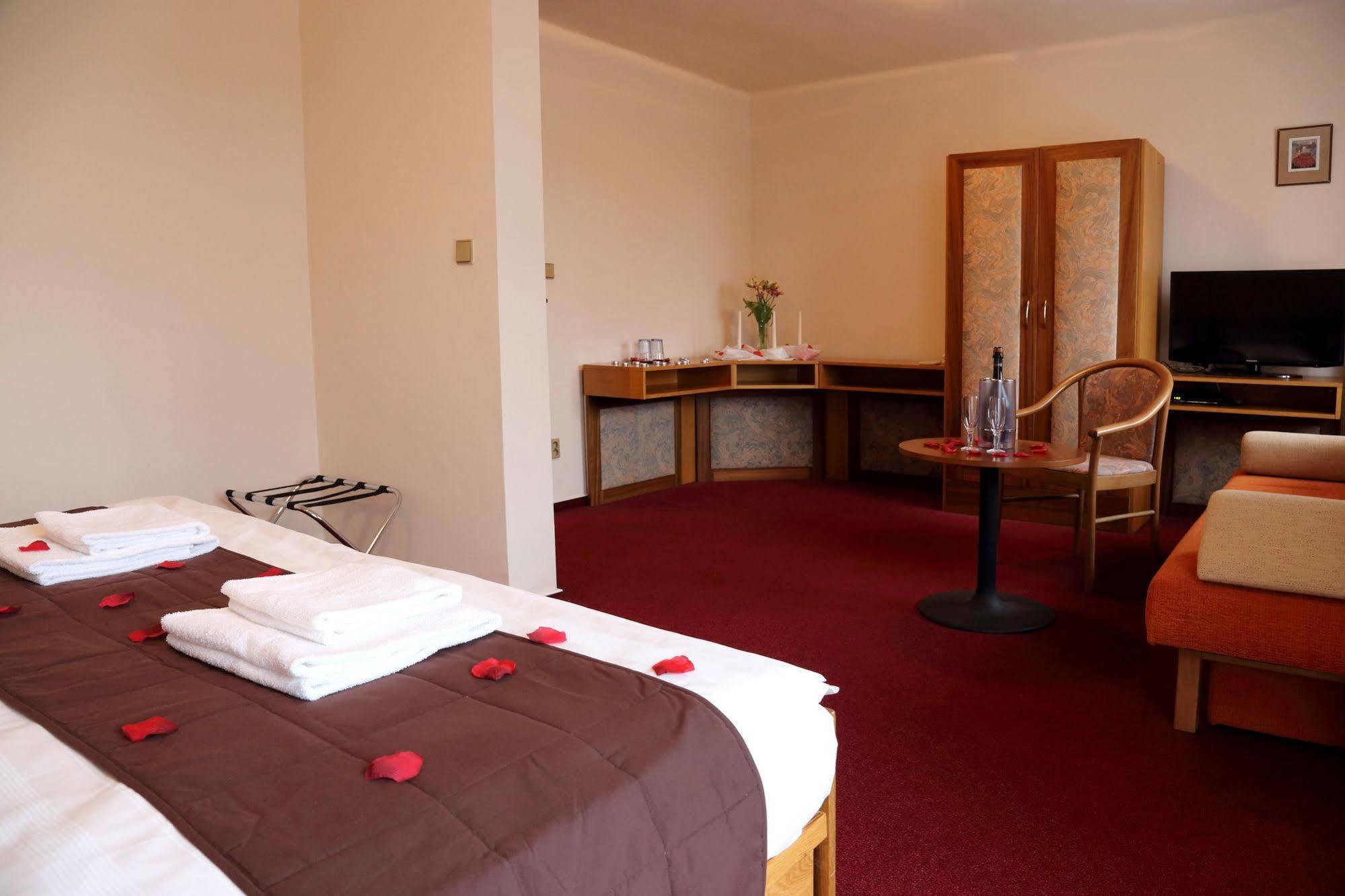 Resort Hotel Zvikov Zvíkovské Podhradí Eksteriør bilde